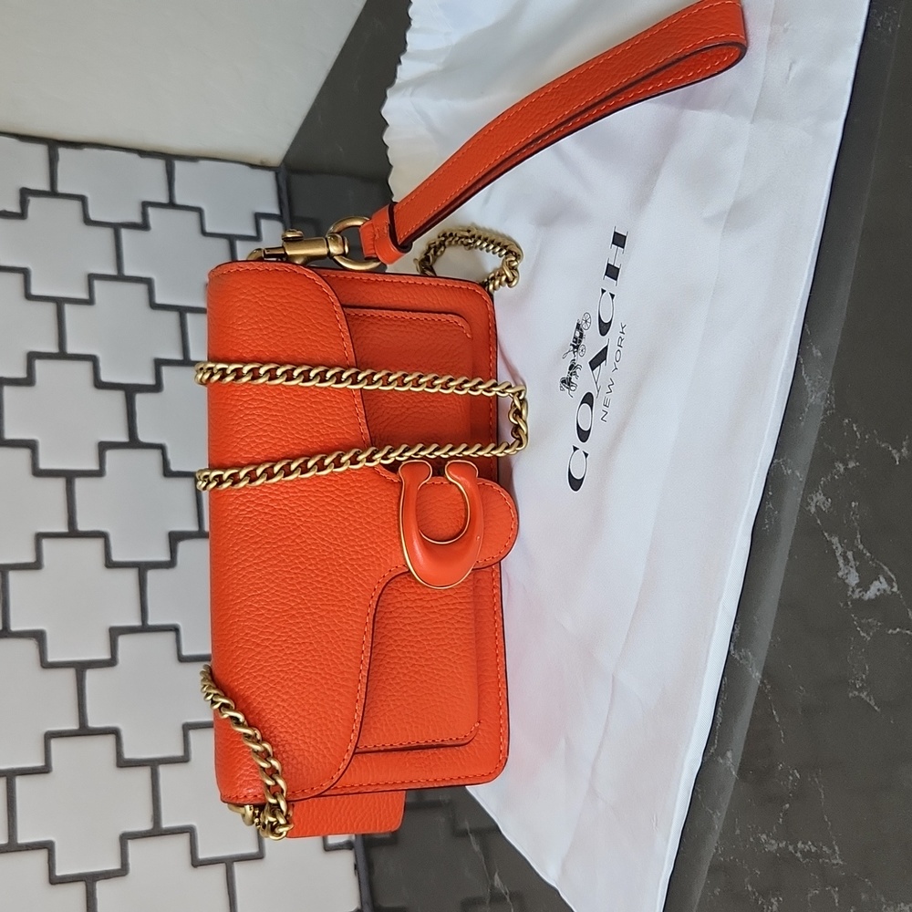 Coach Tabby Wristlet Crossbody🍊